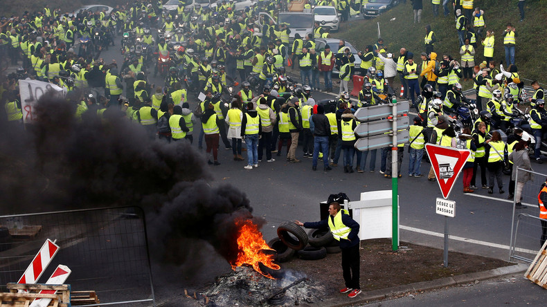 Eine Tote und 400 Verletzte bei Protesten in Frankreich - Regierung bleibt bei Steuererhöhungen 