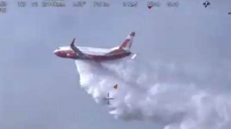 Australier bauen Boeing 737 zu Löschflugzeug mit Platz für Mannschaften um und besiegen Flächenbrand