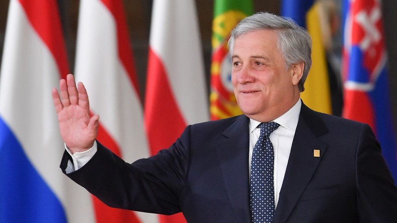 EU-Parlamentspräsident Antonio Tajani setzt mit Make-up Zeichen gegen Gewalt