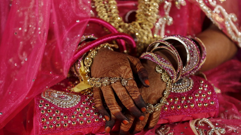 Inder heiratet tote Freundin bei ihrem Begräbnis und schwört ewige Liebe