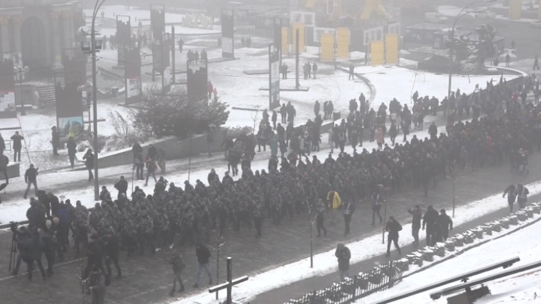 Nach Eskalation an Straße von Kertsch: Hunderte Nationalisten marschieren in Camouflage in Kiew auf