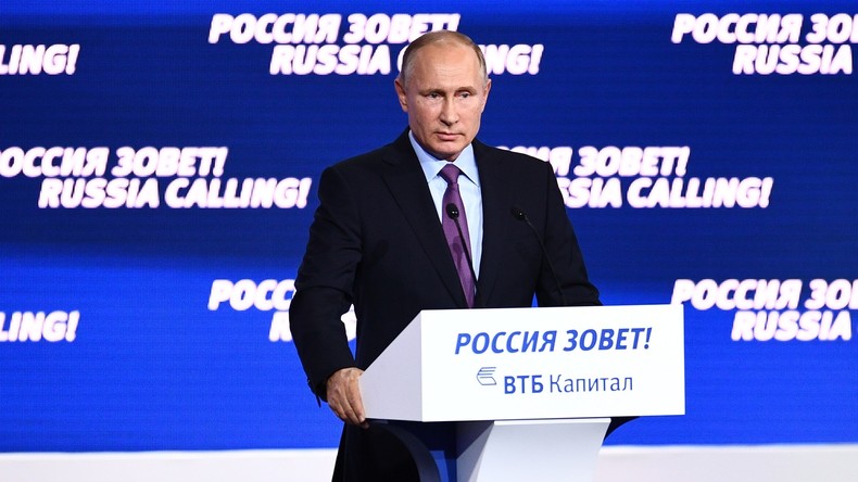 Live: Wladimir Putin nimmt an Investitionsforum "Russland ruft!" teil