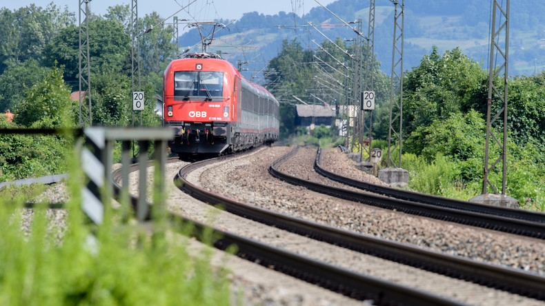 Nach Brand bei Rosenheim: Züge können wieder fahren 