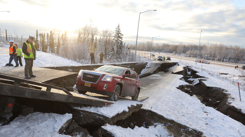 Schweres Erdbeben in Alaska beschädigt Häuser und Straßen