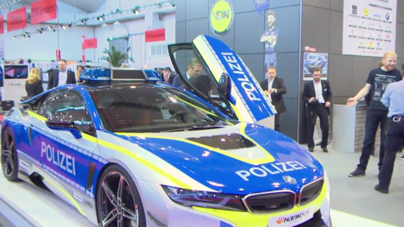 Eins, Zwei, Polizei! Deutsche Polizei wirbt mit BMW i8 für sicheres und konformes Tuning
