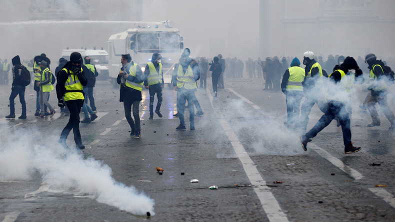 Tränengas und über 120 Festnahmen: Schwere Ausschreitungen bei "Gelbwesten"-Protest in Paris