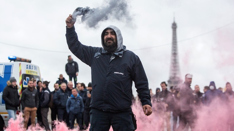 Proteste in Frankreich weiten sich aus: Rettungssanitäter demonstrieren gegen Gesundheitsreform