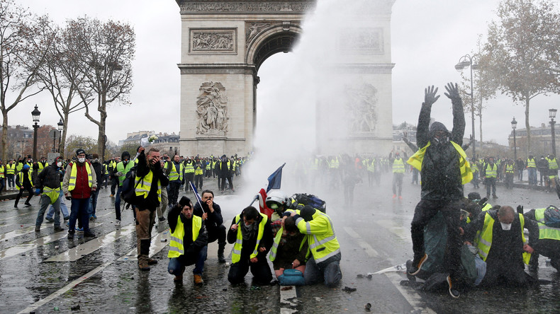 Strategie der Spannung in Frankreich: Geheimdienste schüren Angst vor Putschversuch durch Gelbwesten