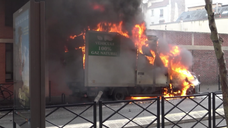 Chaos in französischer Gemeinde -  Schüler protestieren gegen Macrons Politik