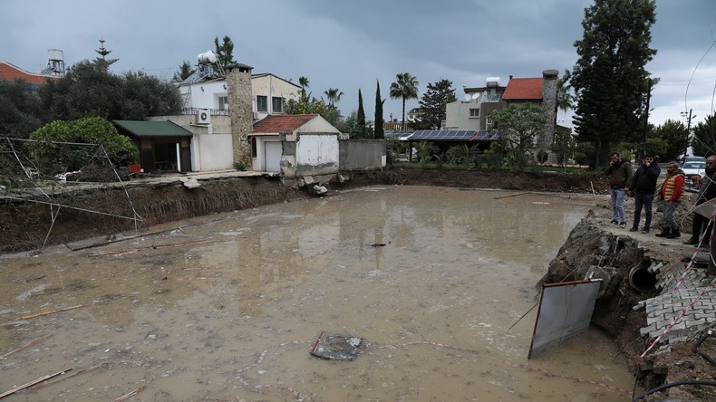 Hagel und Überschwemmungen auf Urlaubsinsel Zypern
