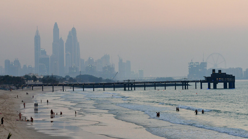 Erster schwimmender Supermarkt vor Dubais Küste eröffnet