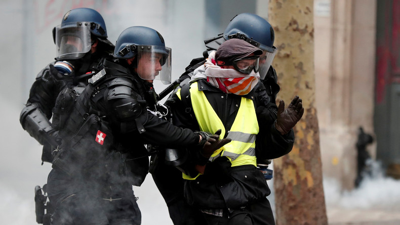 Mehr als 1.700 Festnahmen bei "Gelbwesten"-Demos in Frankreich 