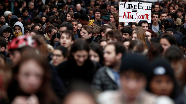 Schülerproteste in Frankreich halten an - Schulen blockiert