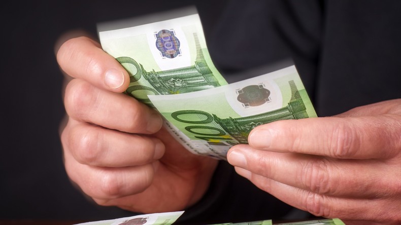 Einkaufen für Euro-Blüten: Russische Polizei fasst Geldfälscherin
