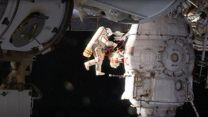 Russische Kosmonauten untersuchen mysteriöses Loch bei ISS-Außeneinsatz 