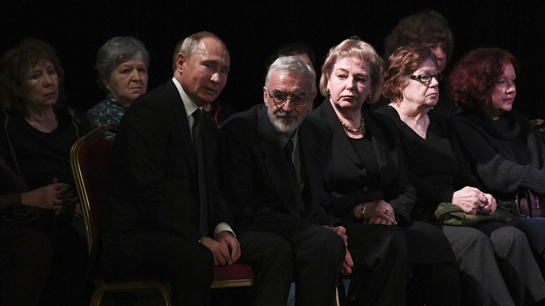 Wo Präsident und Opposition zusammen trauern: Abschied von Russlands berühmtester Menschenrechtlerin