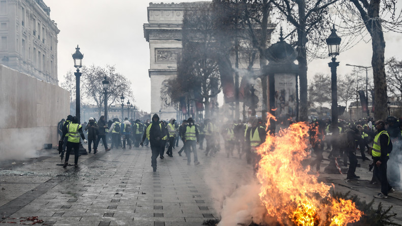 "Blickwinkel zählt": "Enthüllungsbilder" vom Großbrand am Arc de Triomphe erweisen sich als Fake