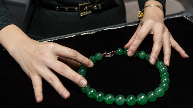 Dieb stiehlt Jade-Halskette und verschluckt sie "sicherheitshalber"