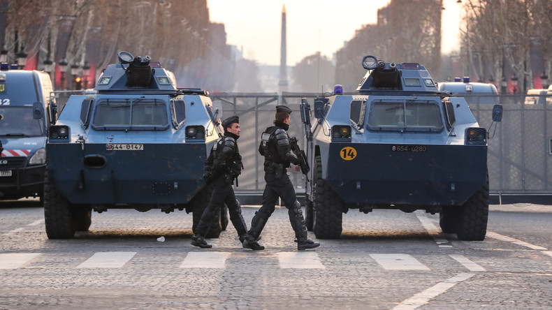 Französische Polizei hat eine "Ultima Ratio"-Waffe gegen die Gelbwesten in Stellung gebracht