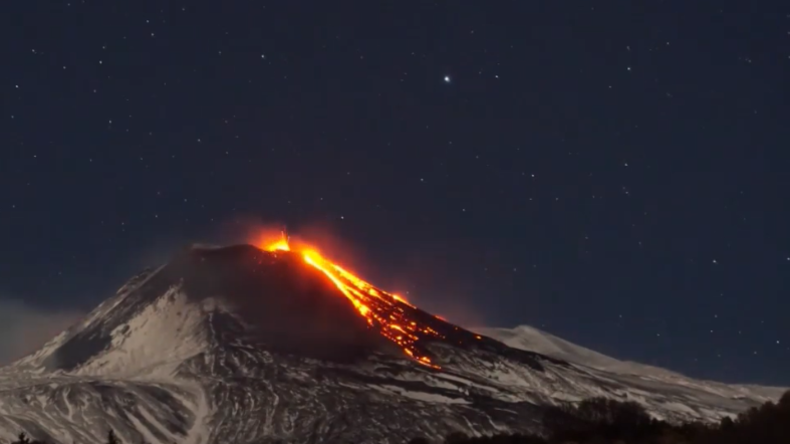 Europas größter Vulkan ausgebrochen – Zeitraffervideo zeigt Lavaströme