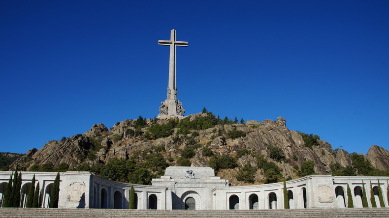 Spanien: Die Verbindungen zwischen der extremen Rechten, dem Militär und der Kirche