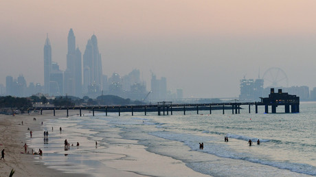 Erster schwimmender Supermarkt vor Dubais Küste eröffnet