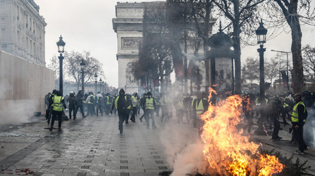 "Blickwinkel zählt": "Enthüllungsbilder" vom Großbrand am Arc de Triomphe erweisen sich als Fake