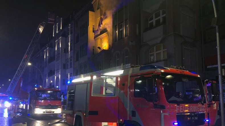 Silvesternacht in Berlin - Feuerwehr hat alle Hände voll zu tun