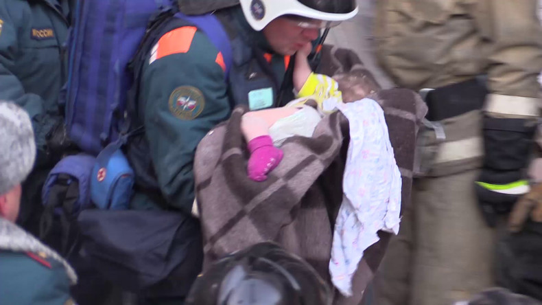 Wunder nach Gasexplosion in Magnitogorsk: Bergungskräfte retten Baby aus Haustrümmern