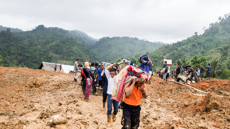 Erdrutsch begräbt 30 Häuser in Indonesien – Dutzende Vermisste 
