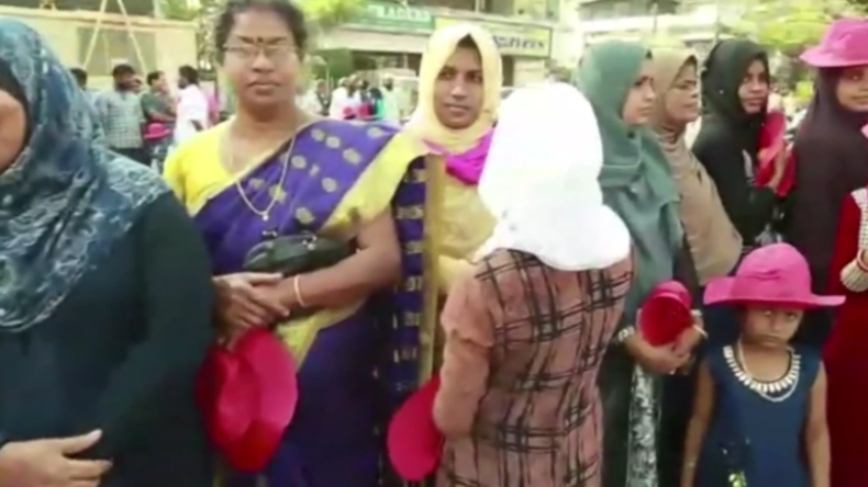 Indien: Gegen Männer-Vormacht – Hunderttausende Frauen bilden 620 Kilometer lange Menschenkette