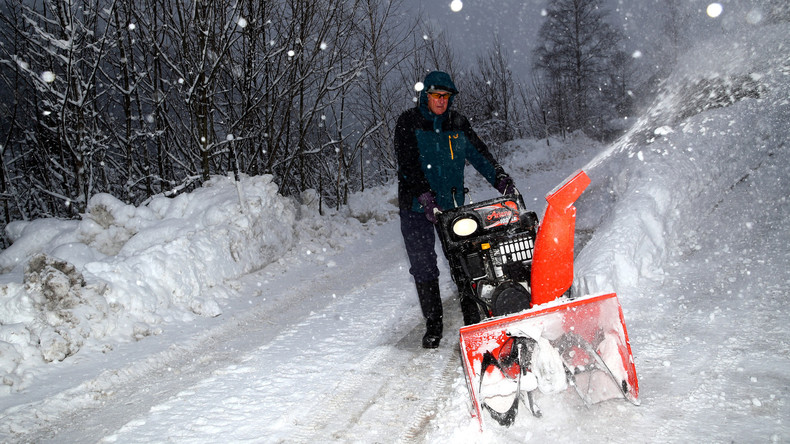 In den Schneemassen gefangen: Der kleine Ort Jachenau ist von der Außenwelt abgeschnitten 