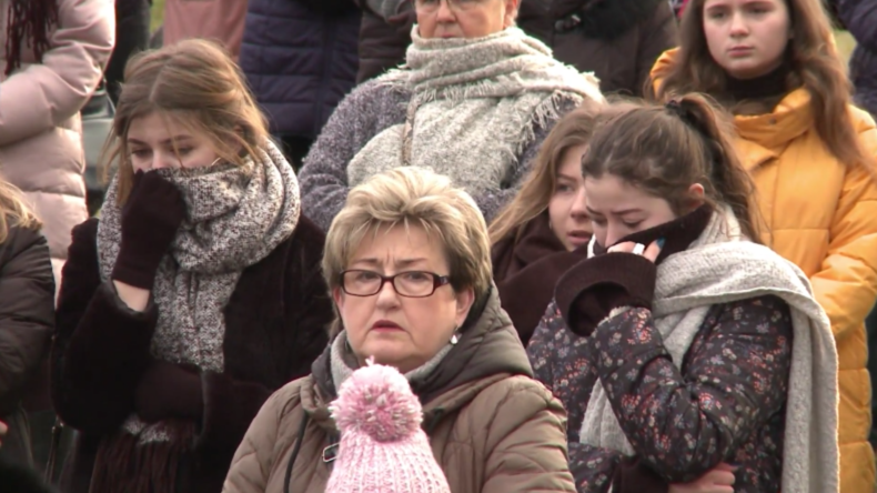 Polen: Beerdigung für jugendliche Opfer des Brandes im Fluchtraum