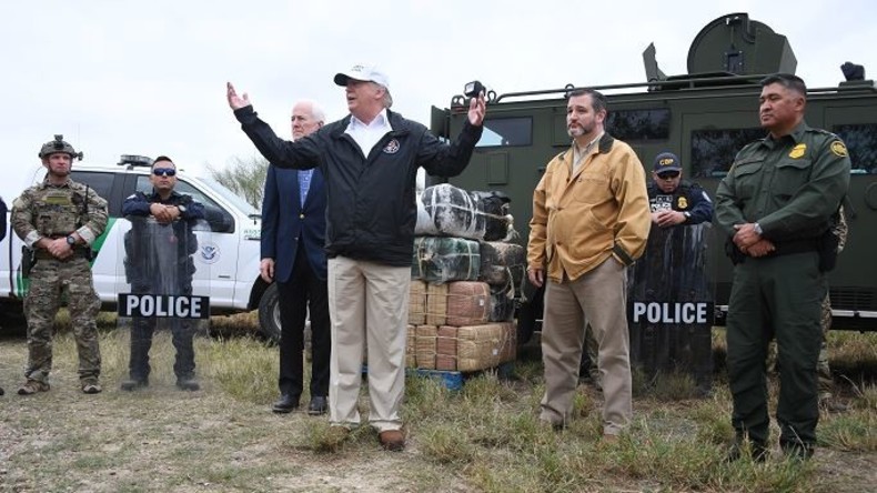 "Auf die eine oder andere Weise": Trump könnte Mexiko-Mauer über Notfallgesetz mit US-Armee bauen