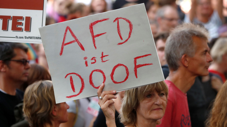 "AfD? Adé": Mehr als 1.000 Menschen bei Protestzug gegen die AfD in Riesa