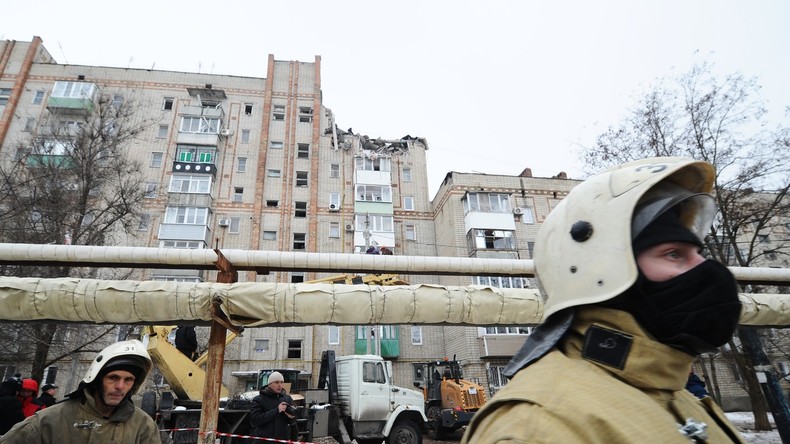 Erdgasexplosion in Wohnhaus in Russland – eine Tote, vier Vermisste, Kind aus Trümmern gerettet