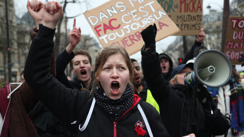 LIVE: Lehrer und Schüler protestieren in Paris gegen Bildungsreformen