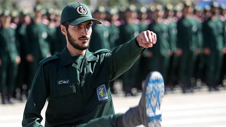Iranische Armee: Groß angelegte Truppenübungen und Drohnentests