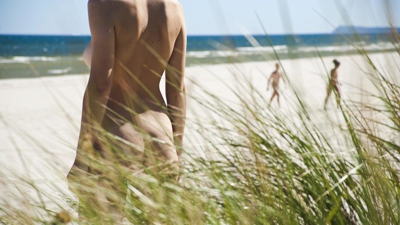 Forscher warnen: Unkontrollierter Geschlechtsverkehr gefährdet Sanddünen an FKK-Stränden auf Ibiza
