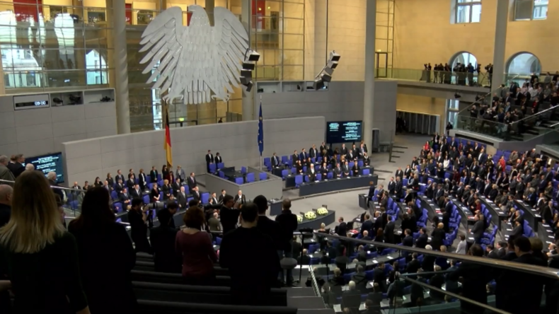 Deutschland: Holocaust-Überlebender warnt vor Antisemitismus in einer Rede vor dem Bundestag