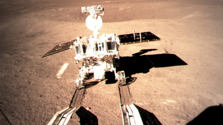Chinas Mond-Rover "Jadehase 2" rollt nach historischer Landung los