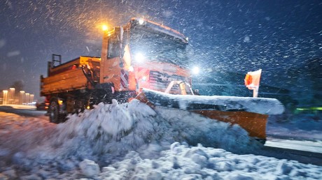 Schnee lähmt Verkehr in Bayern - Freier Tag für viele Schulkinder