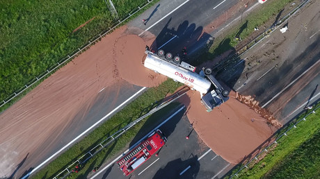 Schokolache: Flüssige Kakaomasse blockiert US-Autobahn nach Verkehrsunfall