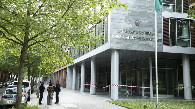 Unbekannte attackieren brasilianische Botschaft in Berlin 