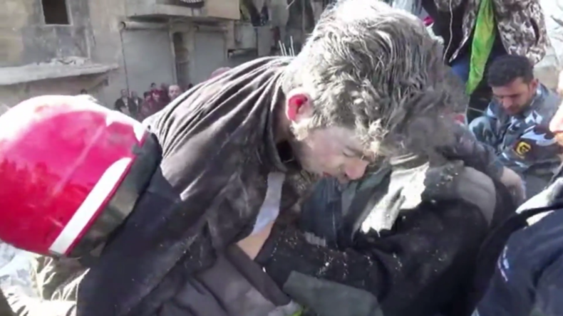 Syrien: Mann aus eingestürztem Gebäude in Aleppo gerettet