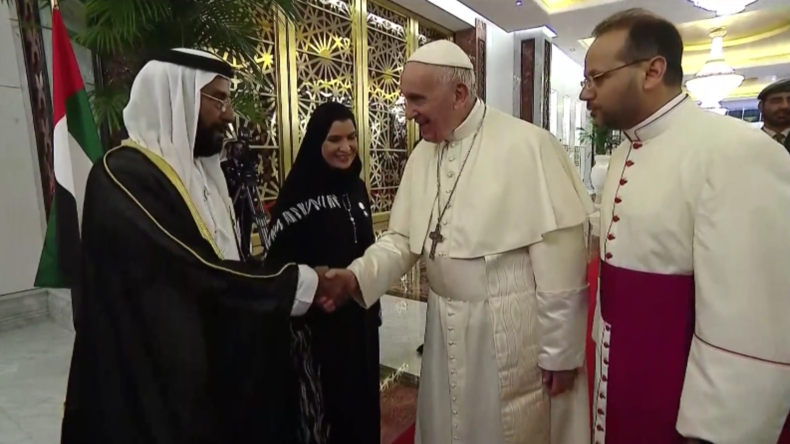 Abu Dhabi: Papst Franziskus beginnt  historischen Besuch der arabischen Halbinsel 