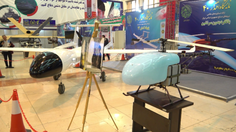 Iran: Neue Drohnen und Raketen auf der Militärausstellung in Teheran vorgestellt