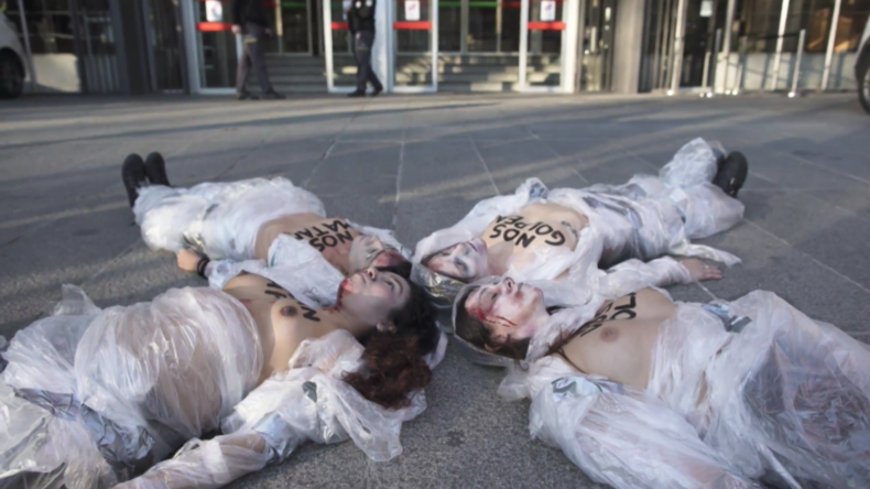 Spanien: FEMEN-Aktivistinnen verurteilen Gewalt gegen Frauen mit "oben ohne"-Aktion