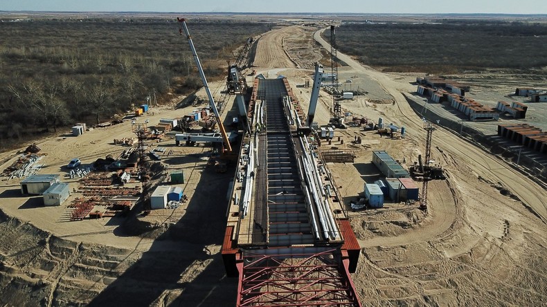 Eisenbahnabschnitt von grenzüberschreitender Brücke zwischen Russland und China wird im März fertig