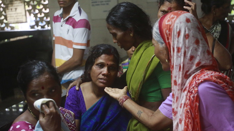 72 Tote durch gepanschten Schnaps in Indien
